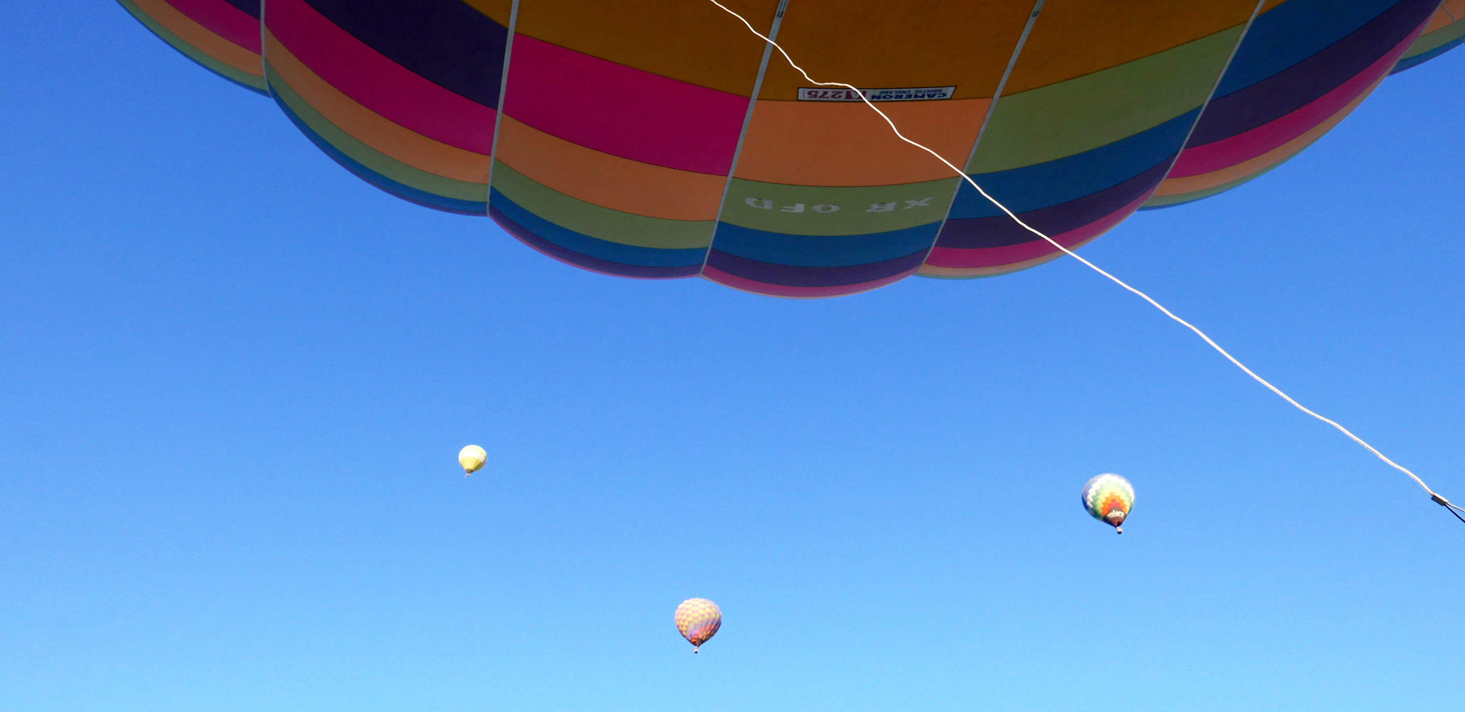 balloon over teotihuacan
