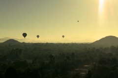 balloon over teotihuacan pyramids