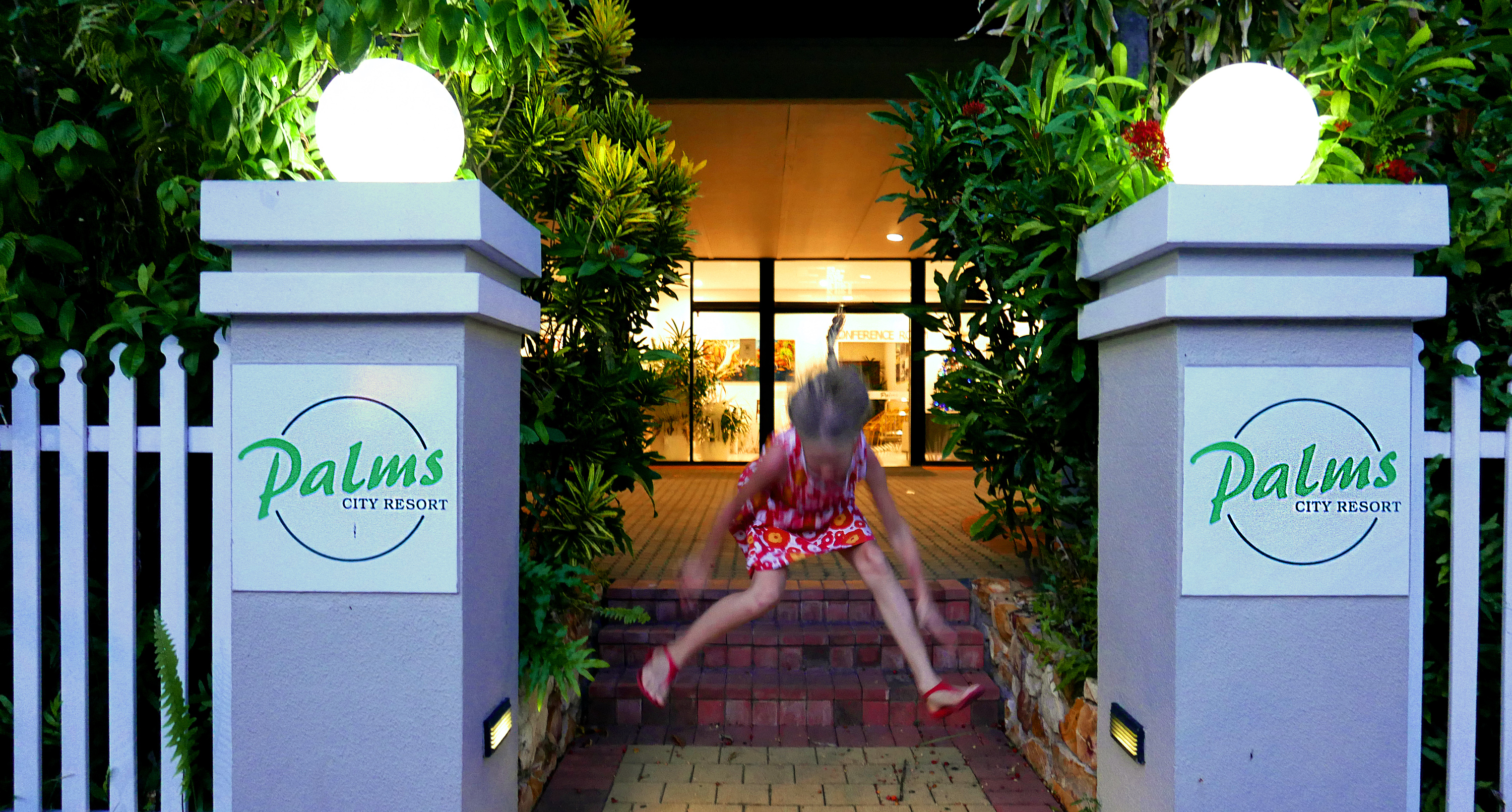 Palms-City-resort-entrance-1-Darwin